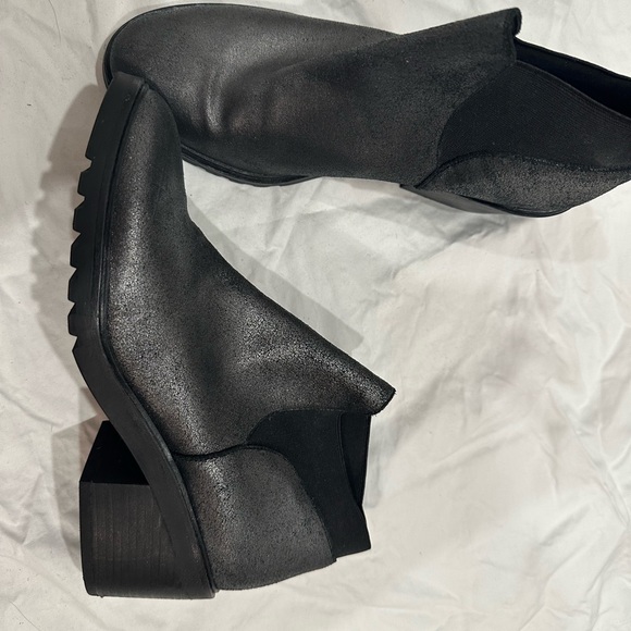 Eileen Fisher Black Metallic Dome Pull On Chunky Heel Ankle  Booties size 39.5 - Picture 5 of 5